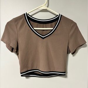 SHEIN V-Neck Crop Top Contrast Piping Size S